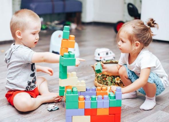 Βοήθεια! Το παιδί έφαγε... κόλλημα!