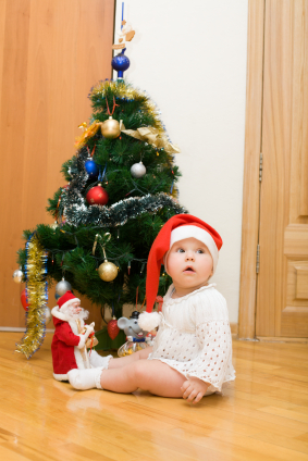 Χριστουγεννιάτικο δέντρο και μωρό