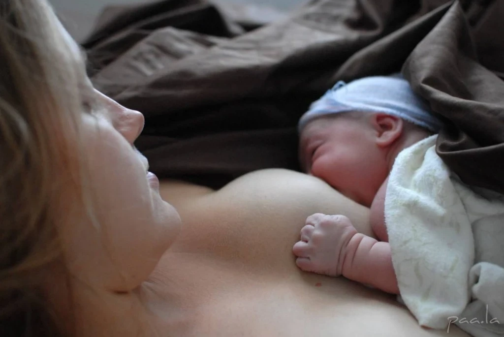Paa.la-Breastfeeding-my-newborn-after-my-hbac-8.2009-1024x685