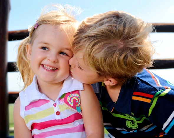 Αδέλφια και καλύτεροι φίλοι: 2 σε 1!