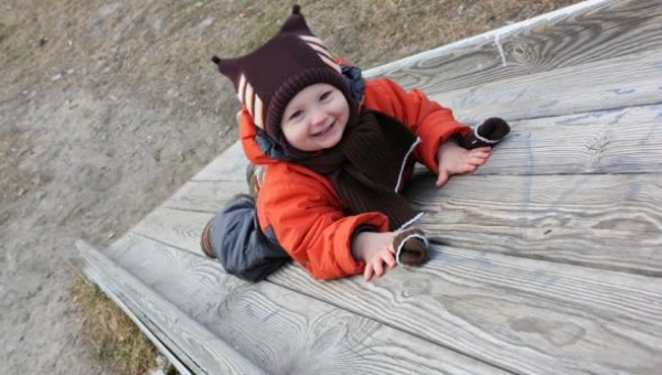 Δεν θέλει να βάλει το μπουφάν του;