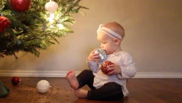 Αστείο Βίντεο: Πως είναι τα Χριστούγεννα με ένα μωρό στο σπίτι