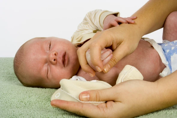 Ντύνοντας το μωρό