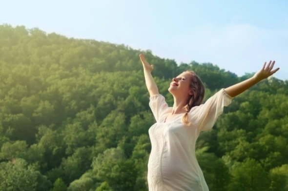 happy-pregnant-woman