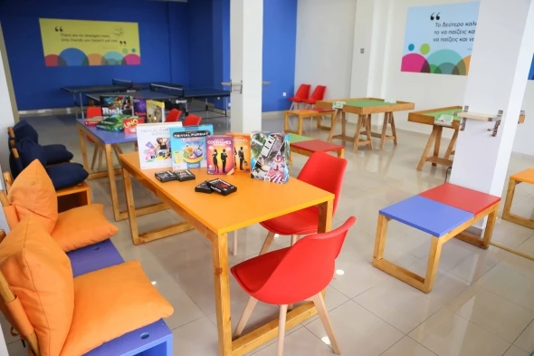 Oloi Paizoun Board Games